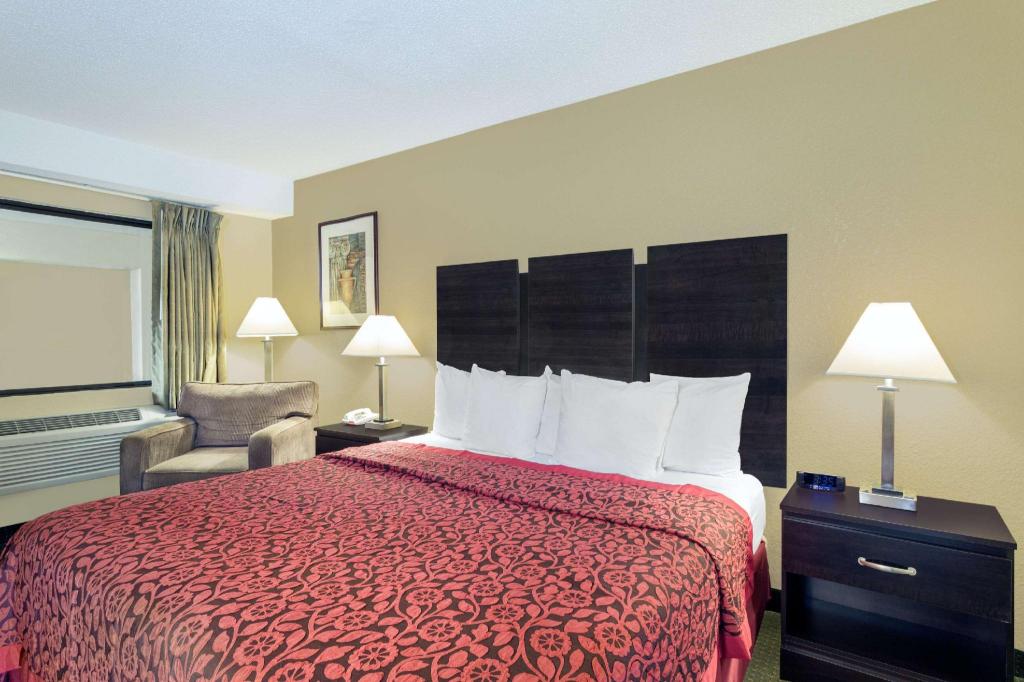Days Inn & Suites by Wyndham Columbia Airport