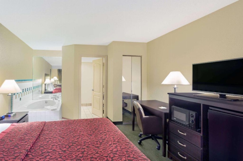 Days Inn & Suites by Wyndham Columbia Airport Image 29