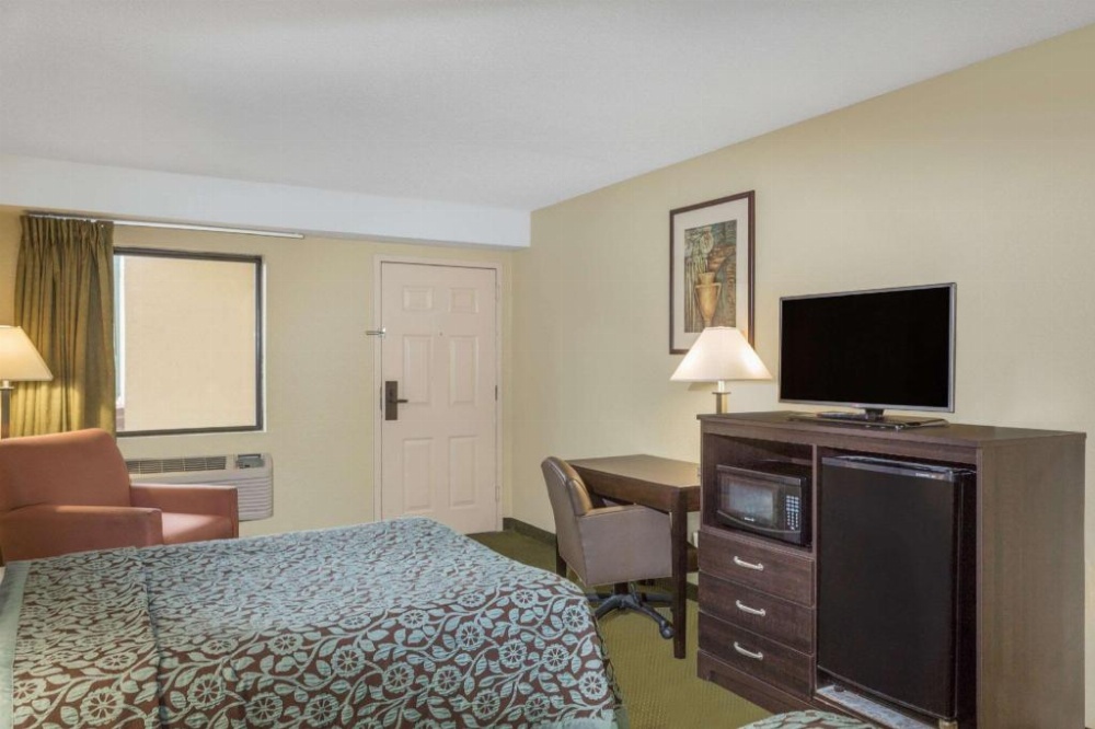 Days Inn & Suites by Wyndham Columbia Airport Image 42